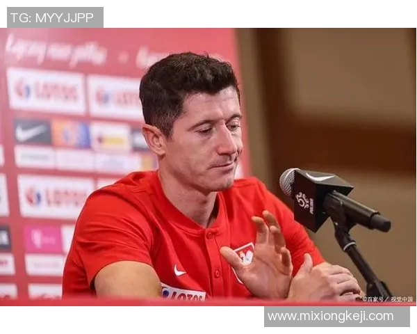 万子足球明星的真实身份揭晓引发球迷热议与期待 万子足球明星的真实身份揭晓引发球迷热议与期待