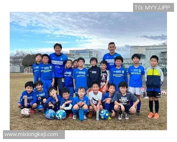 日本足球明星新政策引发热议助力青训发展与职业联赛提升 日本足球明星新政策引发热议助力青训发展与职业联赛提升